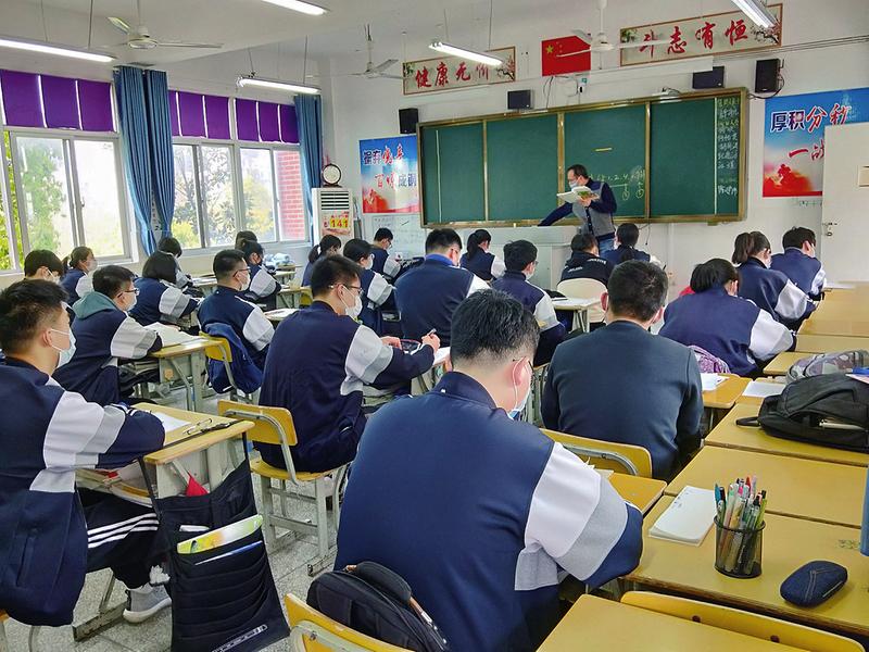 全市12万余名高三学生昨日开学复课