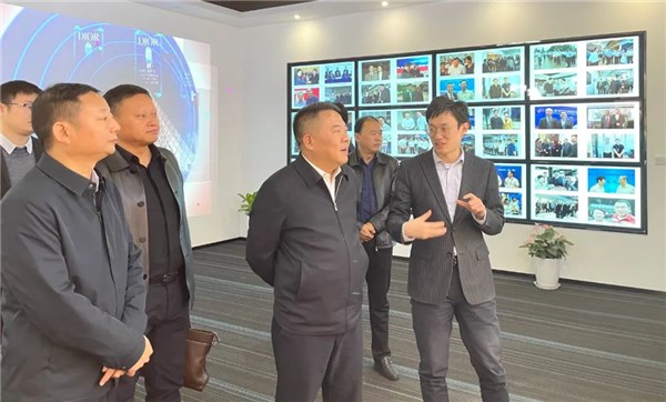 东至县委副书记县长洪克峰一行考察颐高
