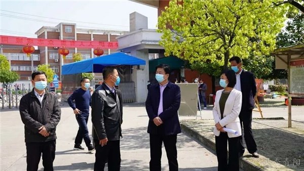 县委书记纪良才调研部分学校学生返校工作