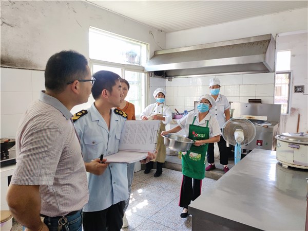 杨田市场监管所开展学校食堂食品安全检查