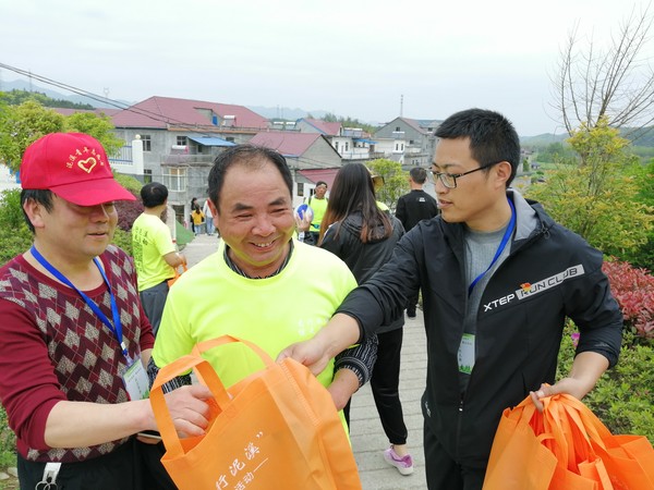 东至"泥溪镇民俗文化年"启动仪式暨"龙行泥溪"健走活动实录