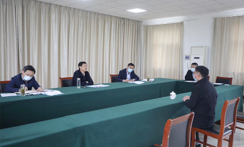 方正在青阳县杜村乡开展带案下访时强调
将心比心换位思考 尽全力为民办实事