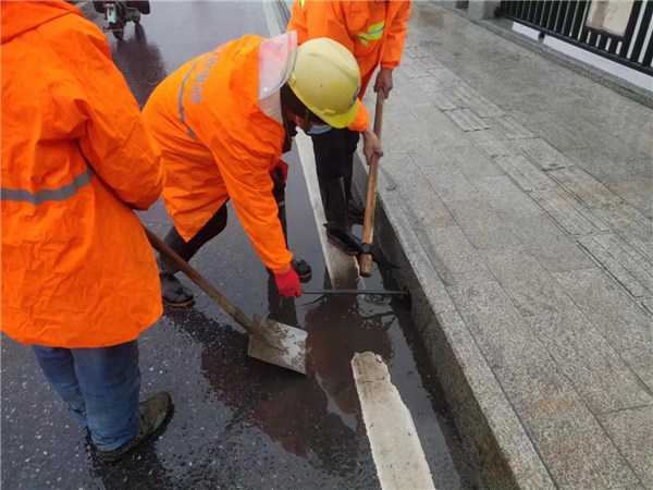 市住建局積極開展城市道路易積水點安全隱患排查